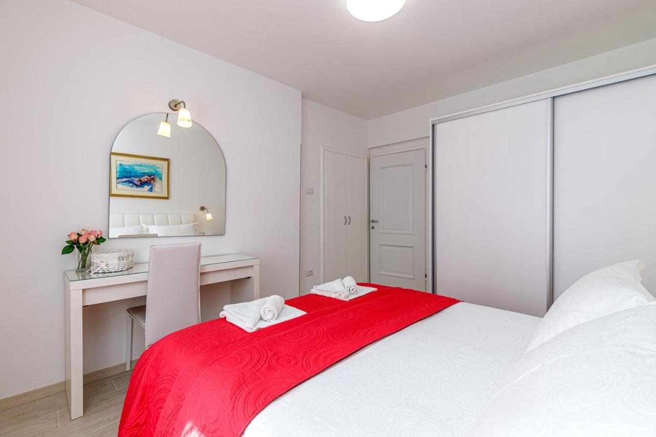 Apartments Lavizatic Пореч Экстерьер фото