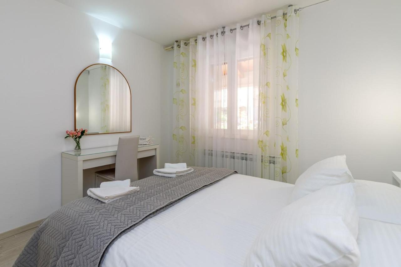 Apartments Lavizatic Пореч Экстерьер фото